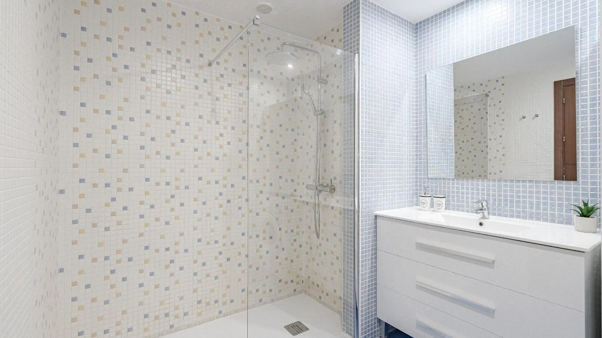 Beautiful Renovated Apartment With Terrace And Air Condition In Mocan 4 Palm Mar  Palm-mar